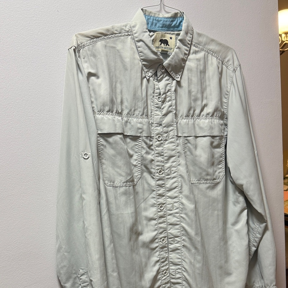 Gray long sleeve shirt